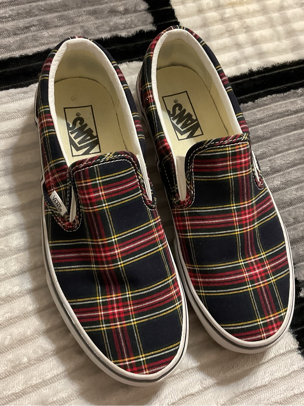 Vans Slip-On Plaid Sneakers  Black Red Sz 8